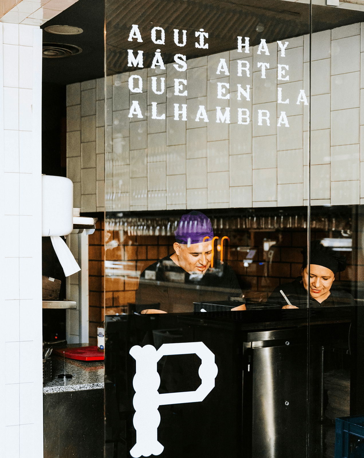 El Palco del Parlamento: Restobar, contenido del proyecto